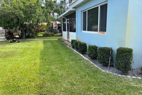 House in Hollywood, Florida 2 bedrooms, 105.35 sq.m. № 1096020 - photo 15