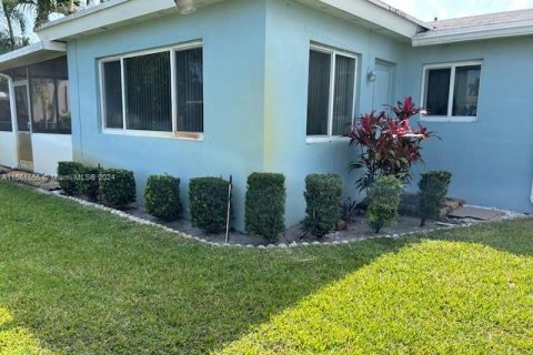 House in Hollywood, Florida 2 bedrooms, 105.35 sq.m. № 1096020 - photo 14