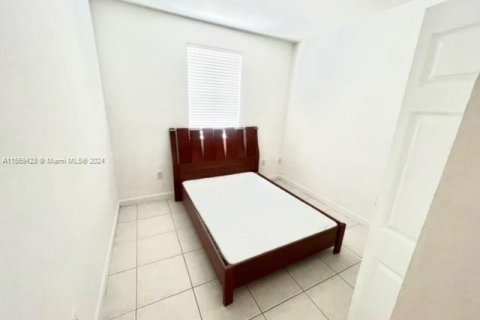 Townhouse in Doral, Florida 4 bedrooms, 175.96 sq.m. № 1120329 - photo 14