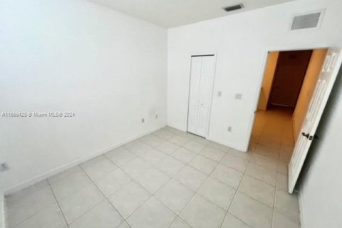 Townhouse in Doral, Florida 4 bedrooms, 175.96 sq.m. № 1120329 - photo 18