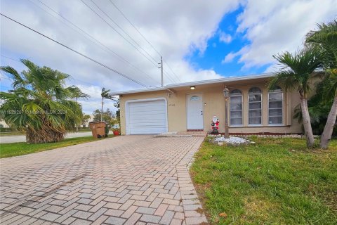 Casa en venta en Deerfield Beach, Florida, 2 dormitorios, 123.19 m2 № 1000558 - foto 2