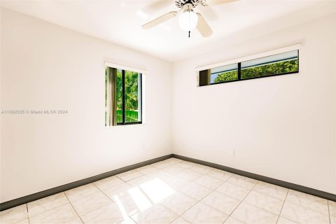 House in Miami, Florida 5 bedrooms, 237.27 sq.m. № 1413704 - photo 26