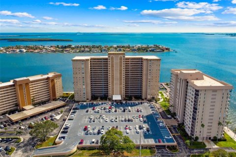 Copropriété à louer à Saint Petersburg, Floride: 2 chambres, 162.58 m2 № 1346642 - photo 1