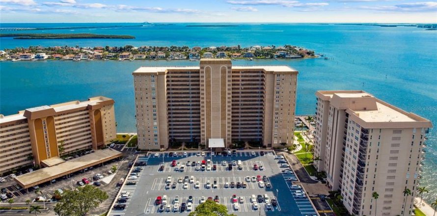 Condominio en Saint Petersburg, Florida, 2 dormitorios  № 1346642