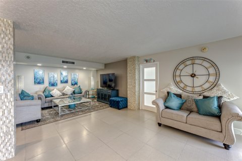 Condo in Fort Lauderdale, Florida, 2 bedrooms  № 1182574 - photo 26