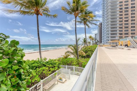 Condo in Fort Lauderdale, Florida, 2 bedrooms  № 1182574 - photo 2