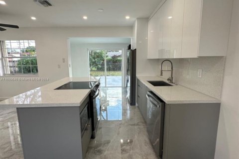 Casa en venta en Miami, Florida, 3 dormitorios, 103.12 m2 № 1439968 - foto 5