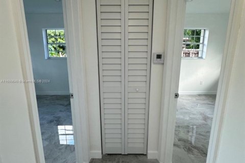 Casa en venta en Miami, Florida, 3 dormitorios, 103.12 m2 № 1439968 - foto 11