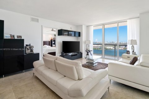 Condo in Miami, Florida, 2 bedrooms  № 1395900 - photo 3