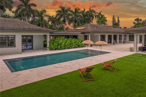 House in Miami, Florida 6 bedrooms, 490.71 sq.m. № 1388192 - photo 2