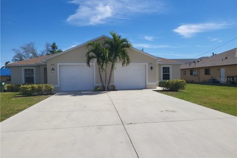 Immobilier commercial à vendre à Cape Coral, Floride: 224.45 m2 № 1107900 - photo 1