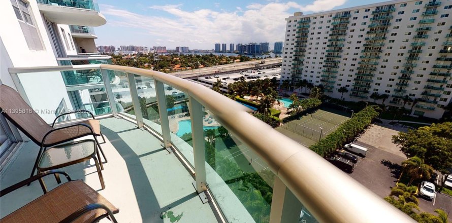 Condo in Sunny Isles Beach, Florida, 3 bedrooms  № 554056