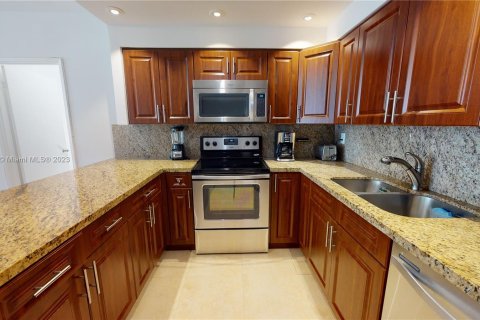 Condo in Sunny Isles Beach, Florida, 3 bedrooms  № 554056 - photo 12