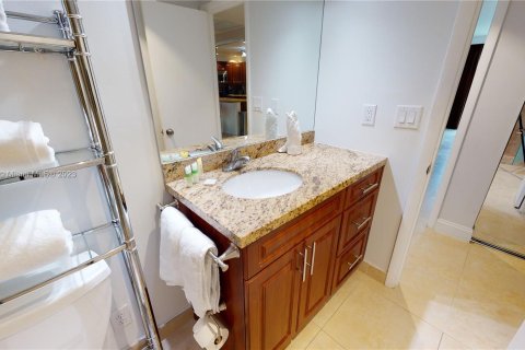 Condo in Sunny Isles Beach, Florida, 3 bedrooms  № 554056 - photo 15