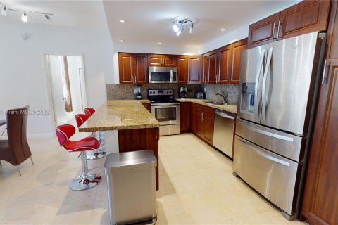 Condo in Sunny Isles Beach, Florida, 3 bedrooms  № 554056 - photo 11