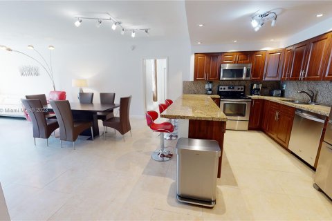 Condo in Sunny Isles Beach, Florida, 3 bedrooms  № 554056 - photo 10