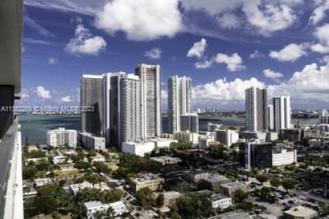 Copropriété à vendre à Miami, Floride: 2 chambres, 77.57 m2 № 762180 - photo 2