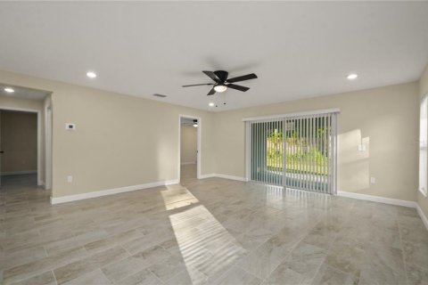 House in Orlando, Florida 3 bedrooms, 147.71 sq.m. № 1422943 - photo 9