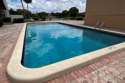 Adosado en venta en Hollywood, Florida, 2 dormitorios, 75.81 m2 № 1172310 - foto 1