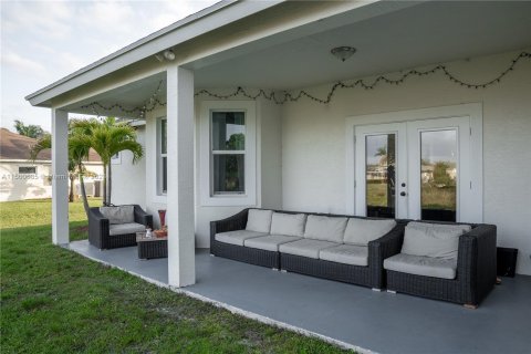 Villa ou maison à vendre à Port St. Lucie, Floride: 4 chambres, 184.78 m2 № 887841 - photo 20