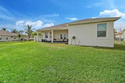 House in Port St. Lucie, Florida 4 bedrooms, 184.78 sq.m. № 887841 - photo 21