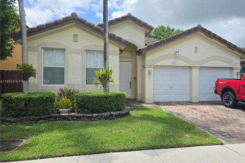 Villa ou maison à vendre à Miami, Floride: 4 chambres, 194.82 m2 № 1333355 - photo 1