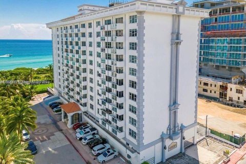 Copropriété à louer à Surfside, Floride: 1 chambre, 79.9 m2 № 1351885 - photo 1