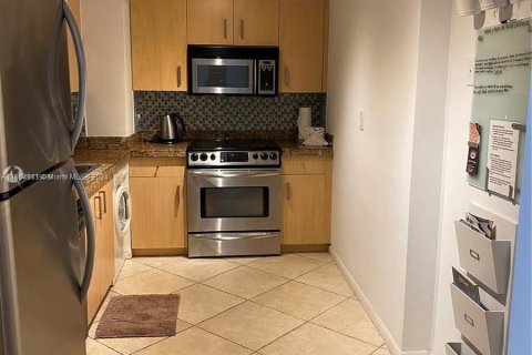 Condominio en alquiler en Surfside, Florida, 1 dormitorio, 79.9 m2 № 1351885 - foto 14