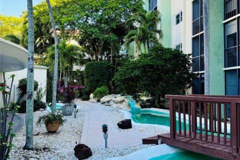 Condo in Fort Lauderdale, Florida, 2 bedrooms  № 1011671 - photo 1