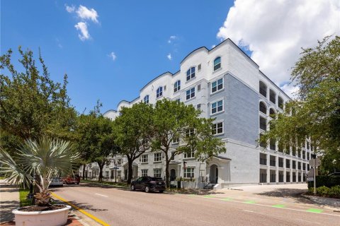 Condominio en venta en Orlando, Florida, 2 dormitorios, 103.59 m2 № 725322 - foto 1