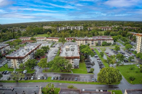 Condo in Lauderhill, Florida, 2 bedrooms  № 1306075 - photo 26