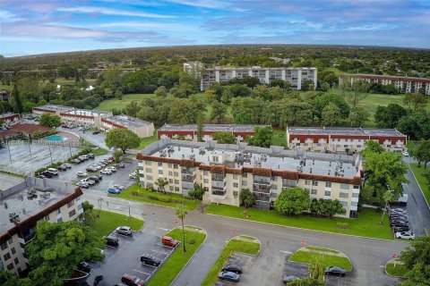 Condo in Lauderhill, Florida, 2 bedrooms  № 1306075 - photo 27