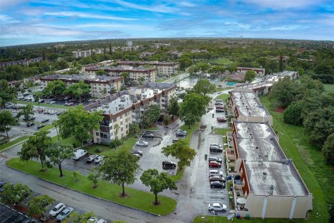 Condo in Lauderhill, Florida, 2 bedrooms  № 1306075 - photo 22