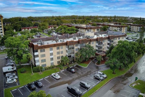 Condo in Lauderhill, Florida, 2 bedrooms  № 1306075 - photo 23