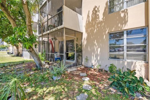 Condo in Lauderhill, Florida, 2 bedrooms  № 1306075 - photo 20