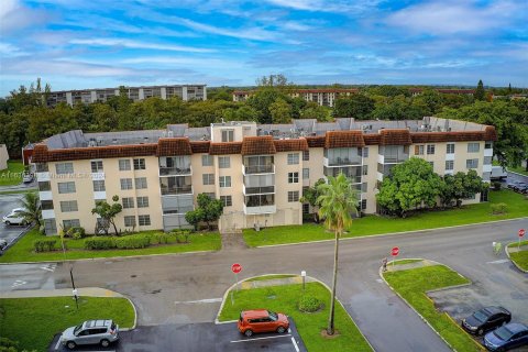 Condo in Lauderhill, Florida, 2 bedrooms  № 1306075 - photo 25