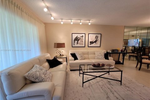 Condominio en venta en Lauderhill, Florida, 2 dormitorios, 83.98 m2 № 1188218 - foto 10