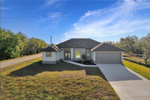 Villa ou maison à vendre à North Port, Floride: 3 chambres, 176.42 m2 № 1005884 - photo 1