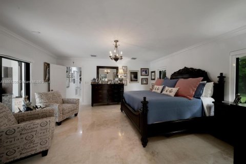 House in Miami, Florida 4 bedrooms, 263.56 sq.m. № 1372596 - photo 26