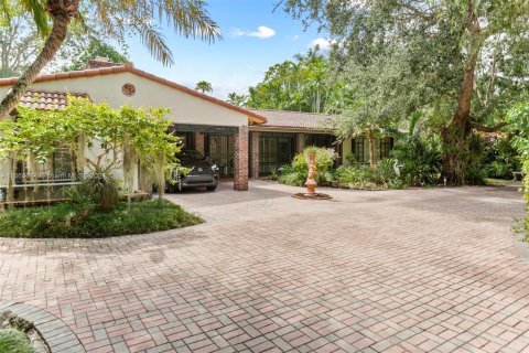 Villa ou maison à vendre à Biscayne Park, Floride: 4 chambres, 250.84 m2 № 1372597 - photo 1