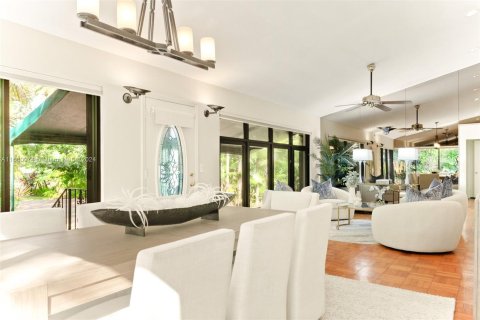 Villa ou maison à vendre à Biscayne Park, Floride: 4 chambres, 250.84 m2 № 1372597 - photo 13