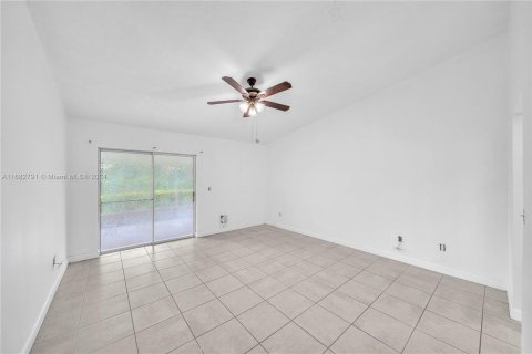 House in Homestead, Florida 3 bedrooms, 143.81 sq.m. № 1417173 - photo 8