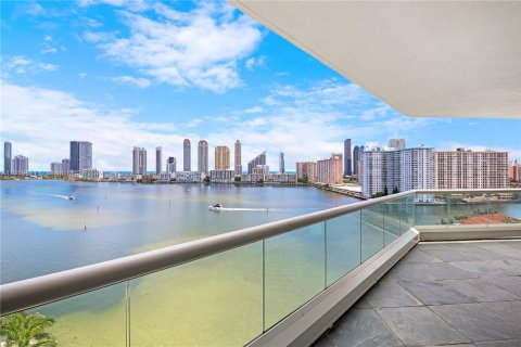 Condominio en venta en Aventura, Florida, 3 dormitorios, 239.69 m2 № 1135199 - foto 1