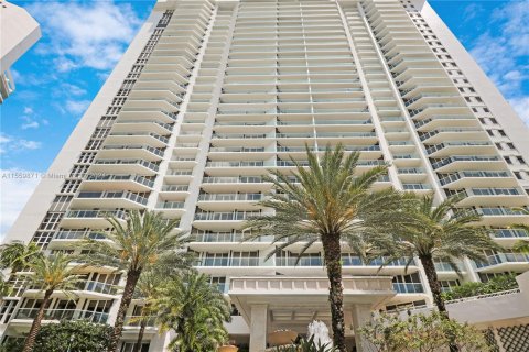 Condo in Aventura, Florida, 3 bedrooms  № 1135199 - photo 9