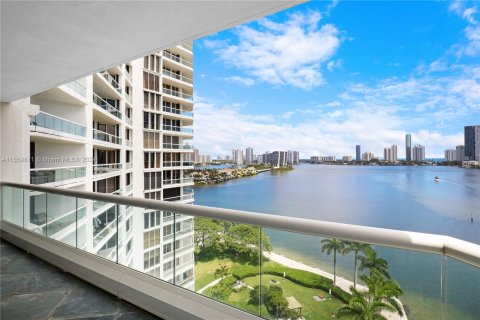 Condo in Aventura, Florida, 3 bedrooms  № 1135199 - photo 24