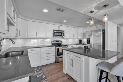 Condo in Clearwater, Florida, 3 bedrooms  № 1389237 - photo 9