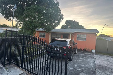 Casa en venta en Miami Gardens, Florida, 4 dormitorios, 153.1 m2 № 853914 - foto 2
