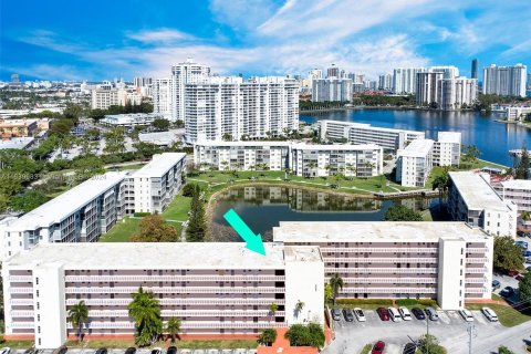 Condo in Aventura, Florida, 1 bedroom  № 1329607 - photo 2