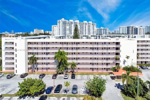 Copropriété à vendre à Aventura, Floride: 1 chambre, 72.19 m2 № 1329607 - photo 1