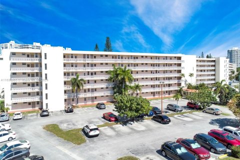 Copropriété à vendre à Aventura, Floride: 1 chambre, 72.19 m2 № 1329607 - photo 3